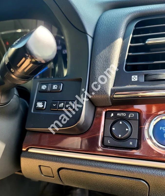 ٹویوٹا کراؤن 2.5 رائل سیلون جی ہائبرڈ