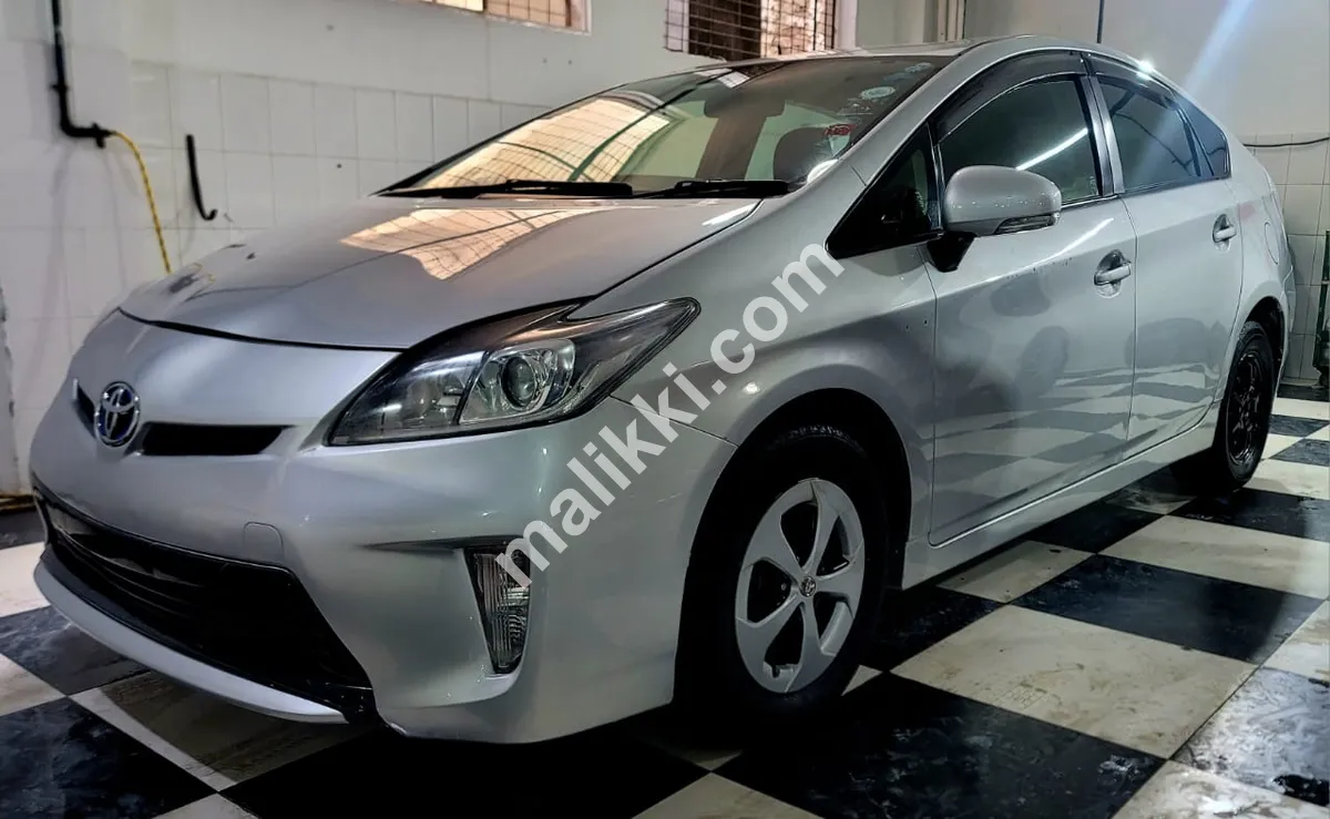 ٹویوٹا پریوس ایس پیکج -0