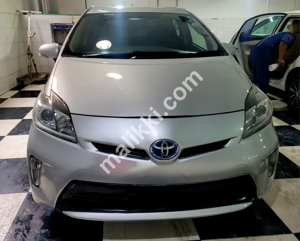 ٹویوٹا پریوس ایس پیکج 