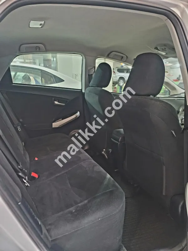 ٹویوٹا پریوس ایس پیکج 