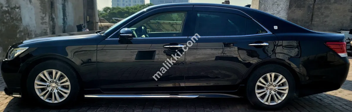 ٹویوٹا کراؤن 2.5 رائل سیلون جی ہائبرڈ