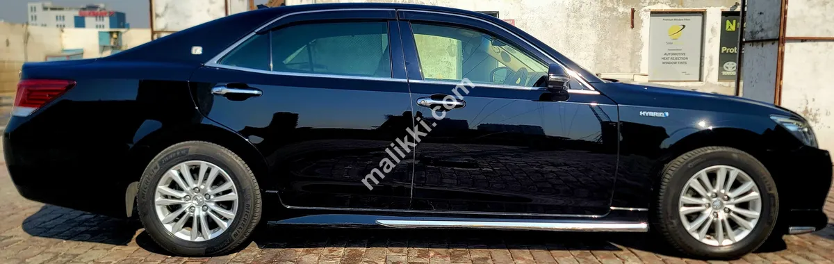 ٹویوٹا کراؤن 2.5 رائل سیلون جی ہائبرڈ