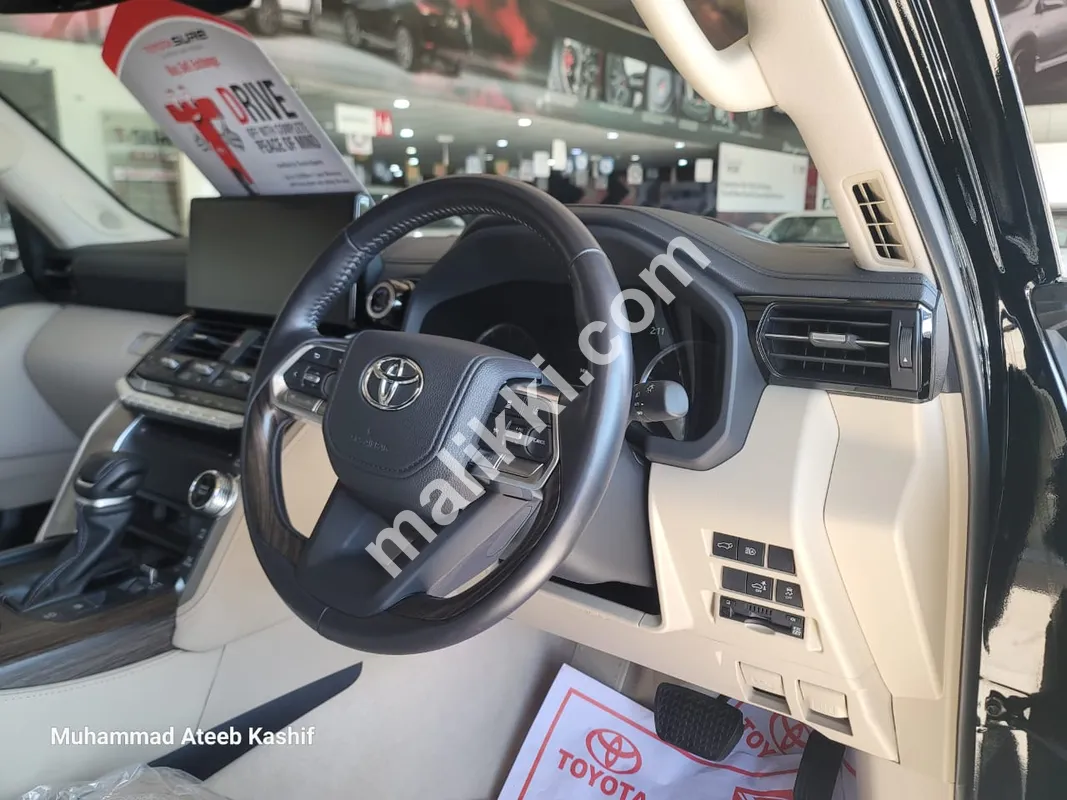 Toyota Land Cruise LC300 ZX