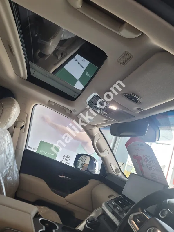 Toyota Land Cruise LC300 ZX