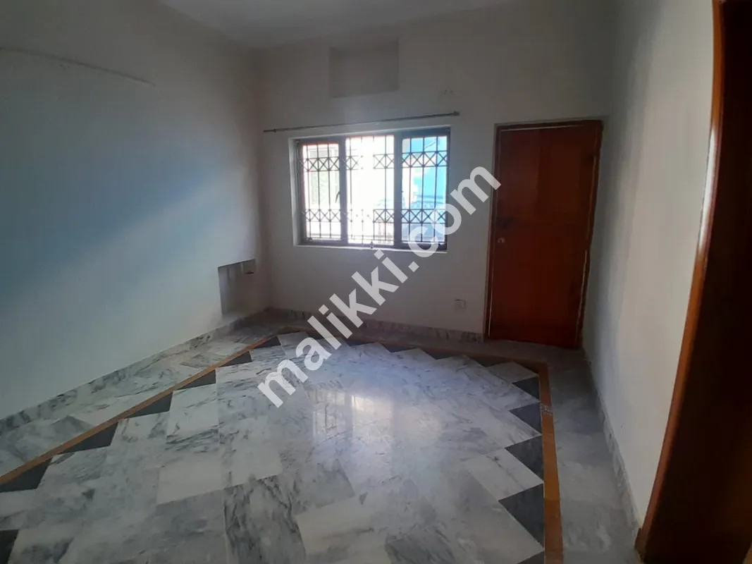 G11/2 مکان کرایہ کے لیے اوپری حصہ