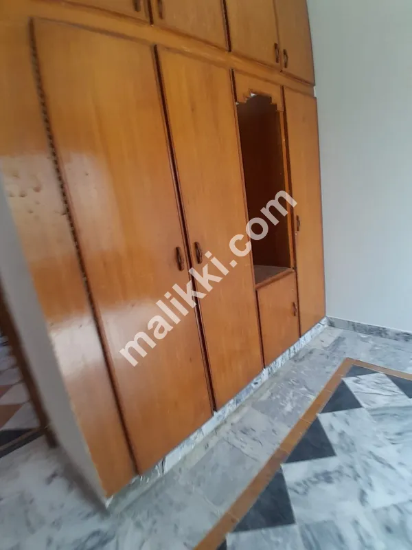 G11/2 مکان کرایہ کے لیے اوپری حصہ