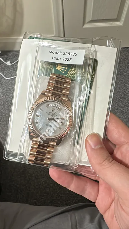 ہم کرٹئیر ٹینک سینٹوس اومیگا رولیکس چوپارڈ نئی استعمال شدہ ونٹیج پری ملکیت والی گھڑیاں خریدتے ہیں 