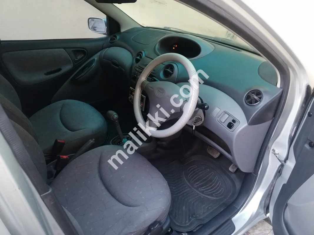 Toyota vitz 1999 Model Available for Sale
