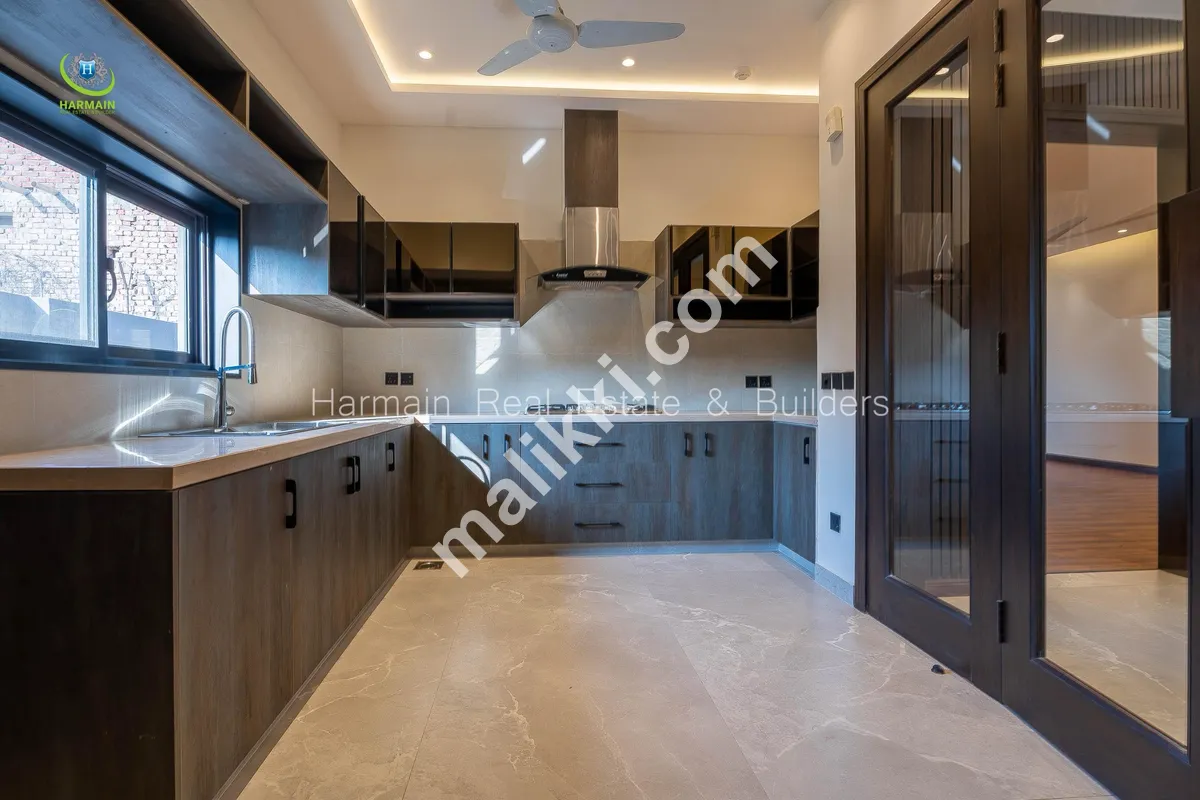 10 مرلہ بالکل نیا مکان برائے فروخت 