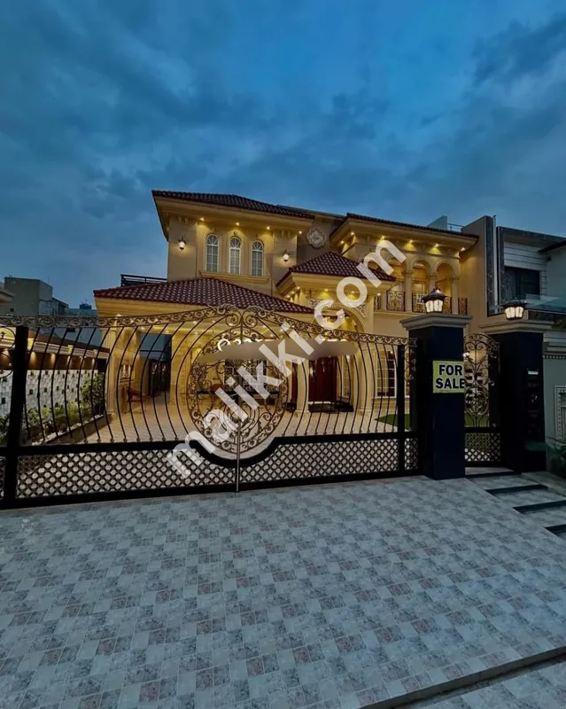 ویلنسیا ٹاؤن لاہور میں کنال مکان برائے فروخت-0