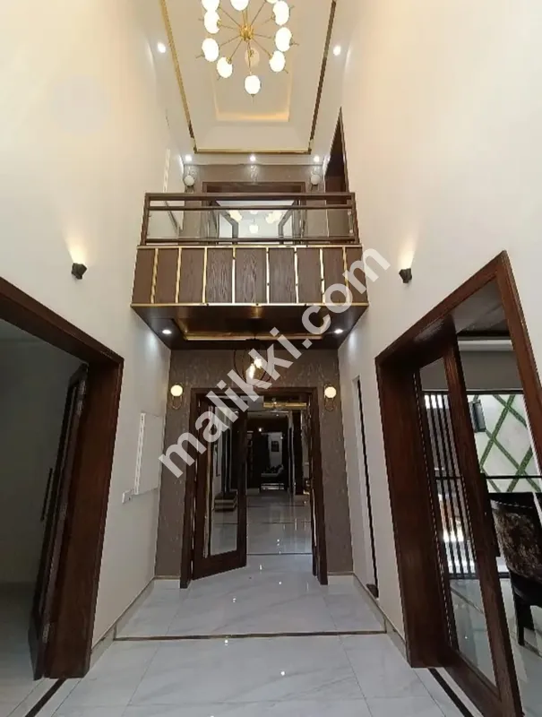 مکمل طور پر فرنشڈ کنال گھر برائے فروخت 