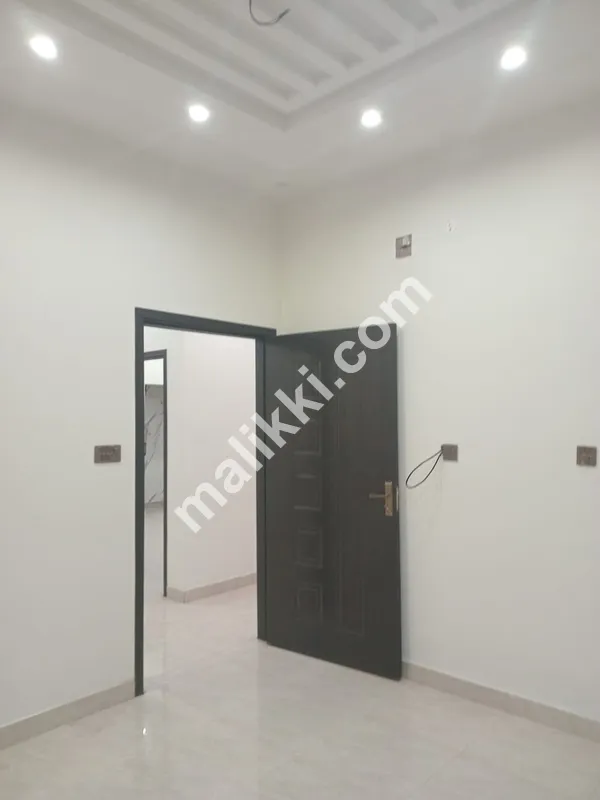 فور سیشن میں 3 مرلہ مکان برائے فروخت