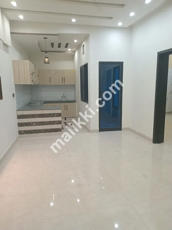 فور سیشن میں 3 مرلہ مکان برائے فروخت