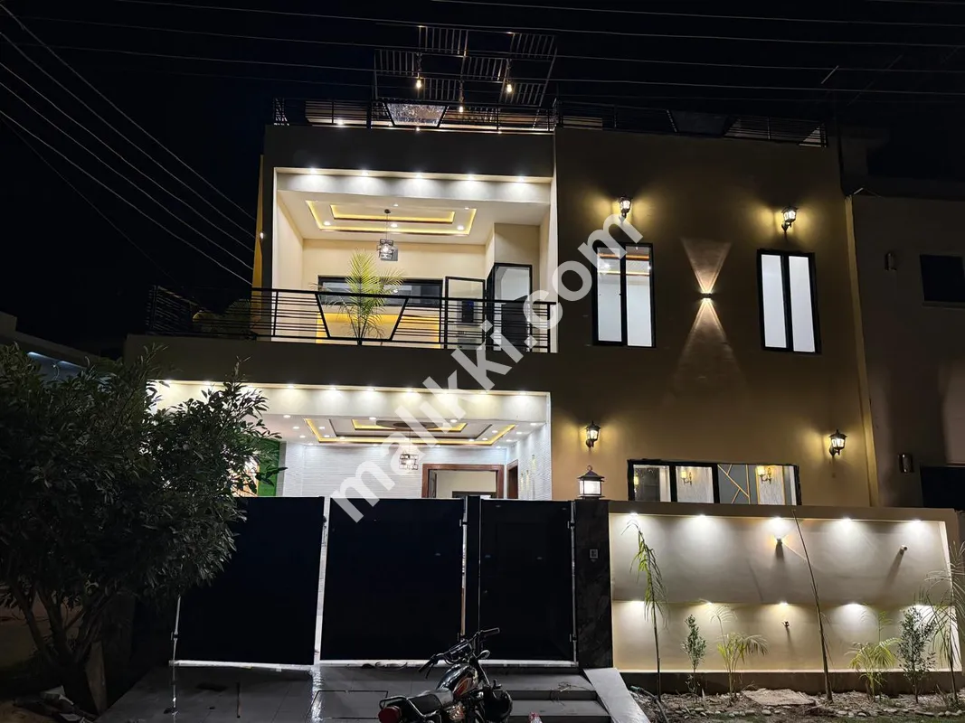 بخ ایگزیکٹو ولاز میں 4.38 مرلہ کارنر جدید مکان برائے فروخت