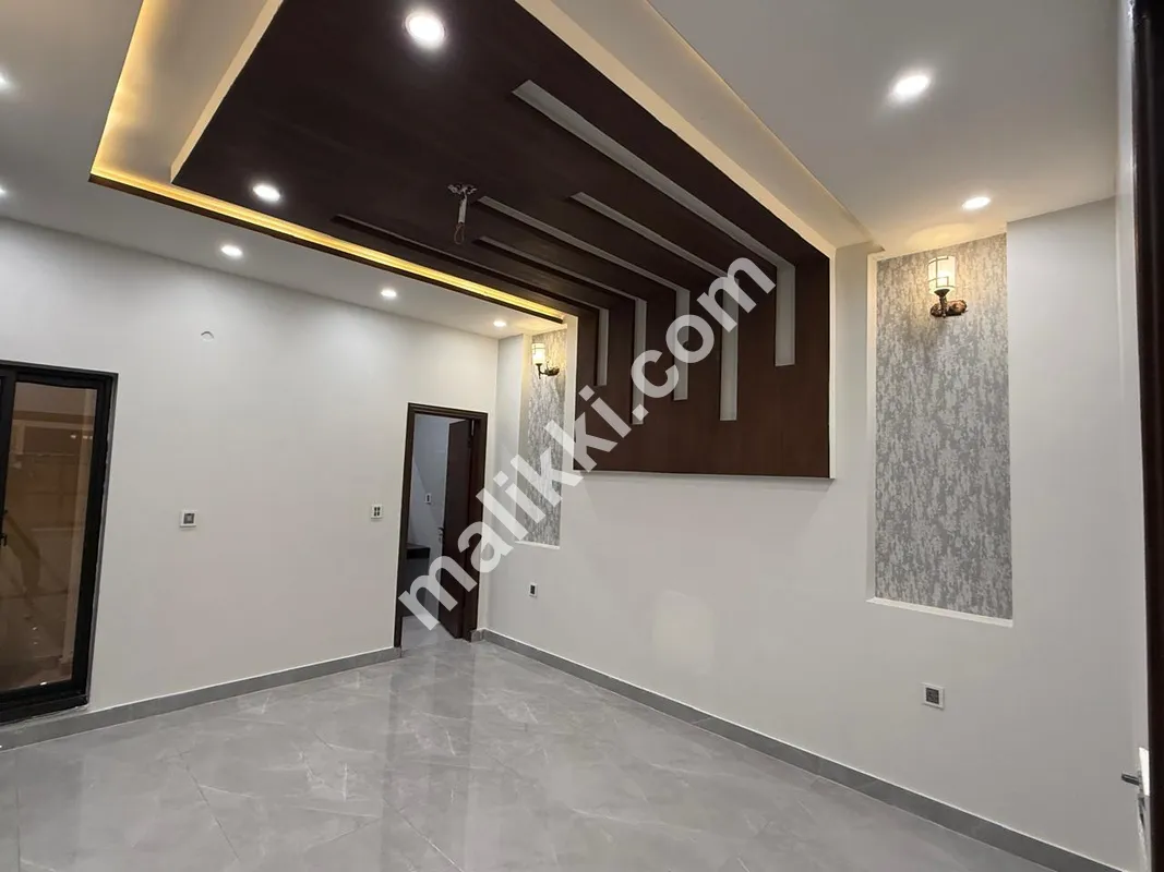 بخ ایگزیکٹو ولاز میں 4.38 مرلہ کارنر جدید مکان برائے فروخت