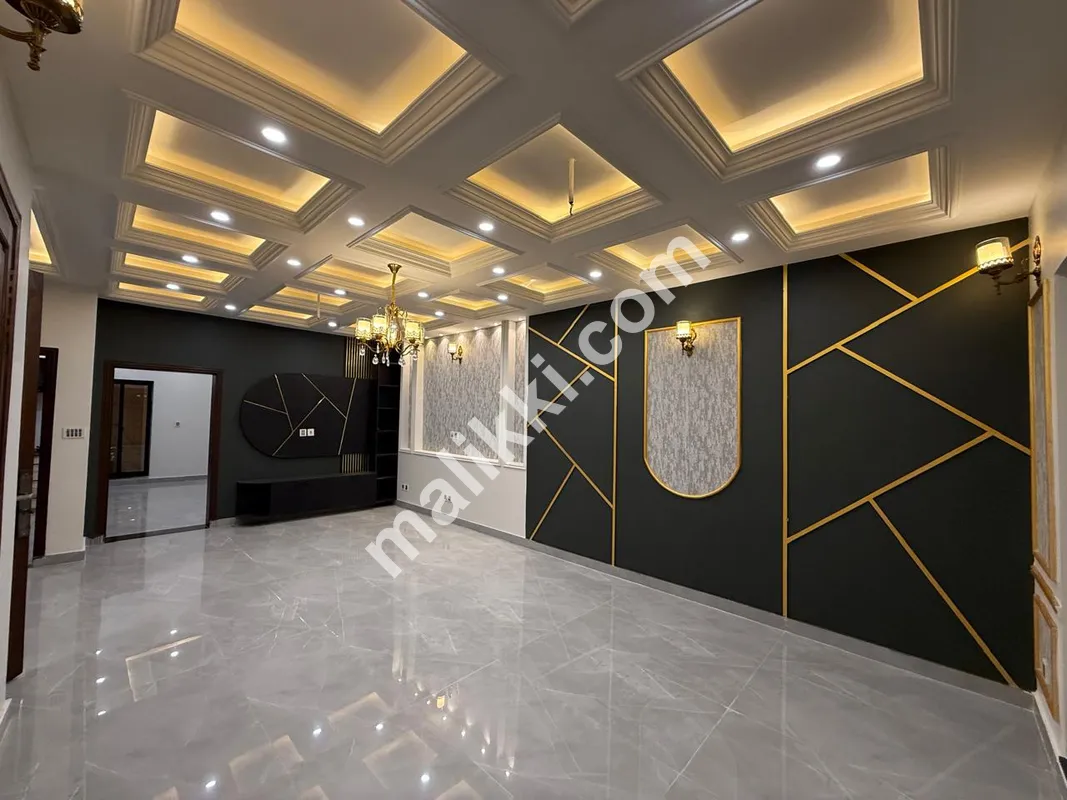 بخ ایگزیکٹو ولاز میں 4.38 مرلہ کارنر جدید مکان برائے فروخت