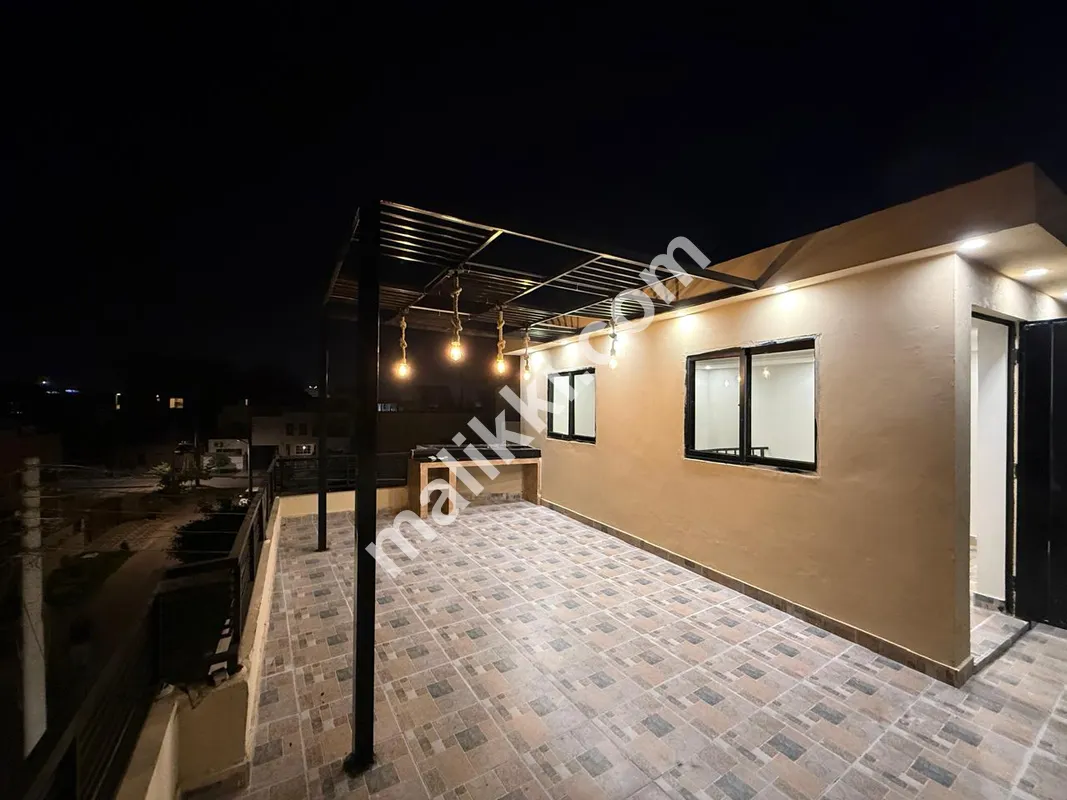 بخ ایگزیکٹو ولاز میں 4.38 مرلہ کارنر جدید مکان برائے فروخت