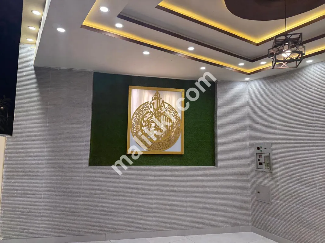 بخ ایگزیکٹو ولاز میں 4.38 مرلہ کارنر جدید مکان برائے فروخت