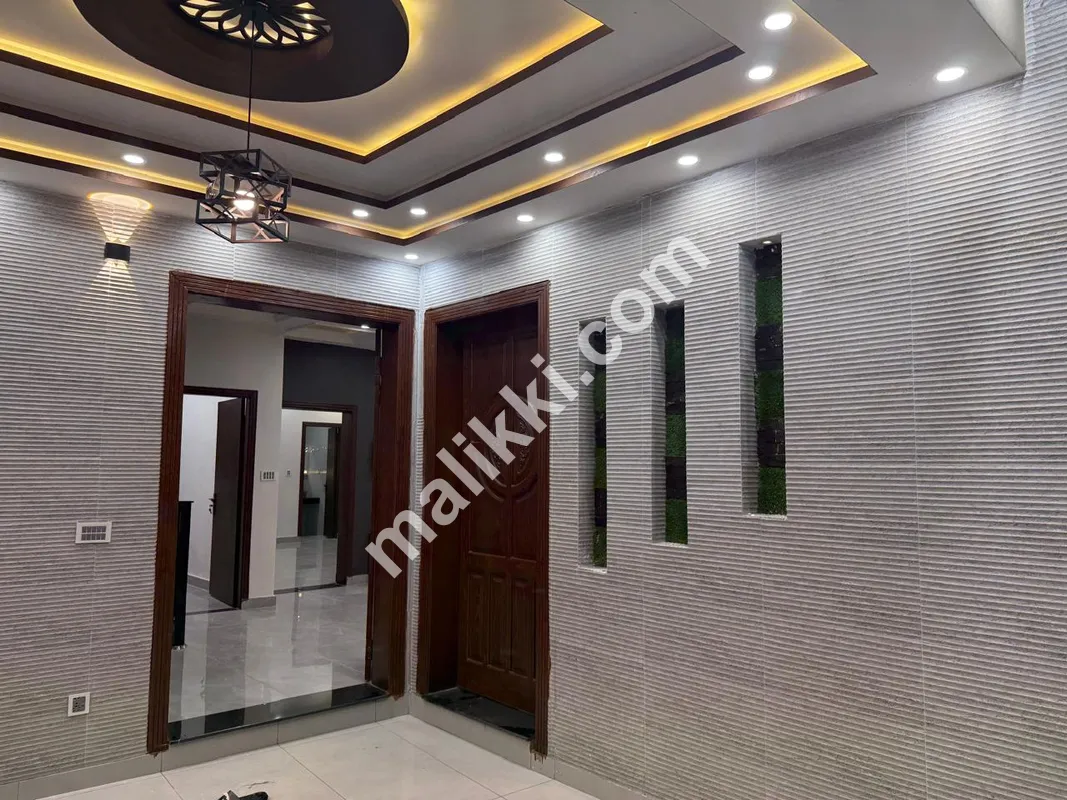 بخ ایگزیکٹو ولاز میں 4.38 مرلہ کارنر جدید مکان برائے فروخت