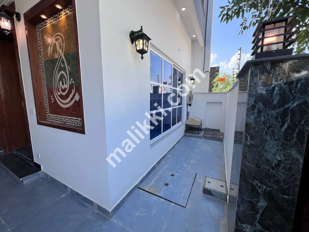 بحریہ انکلیو سیکٹر این میں 5 مرلہ مکان برائے فروخت