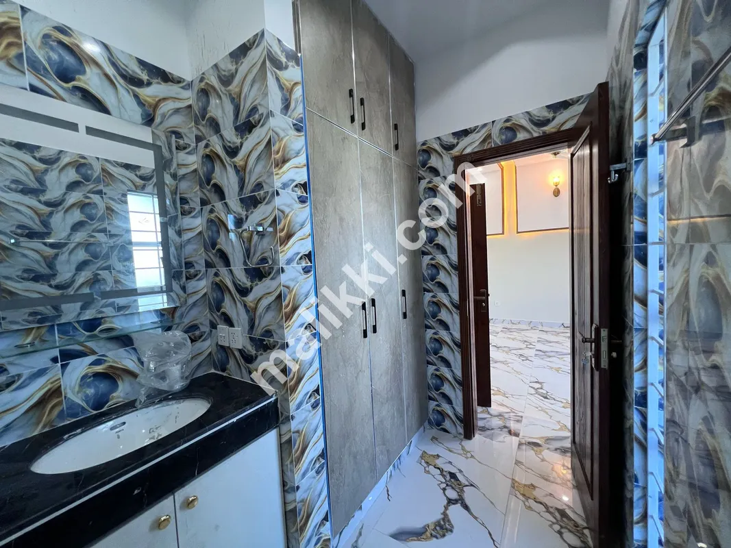 بحریہ انکلیو سیکٹر این میں 5 مرلہ مکان برائے فروخت