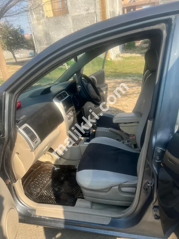 سوزوکی لیانا 2006 