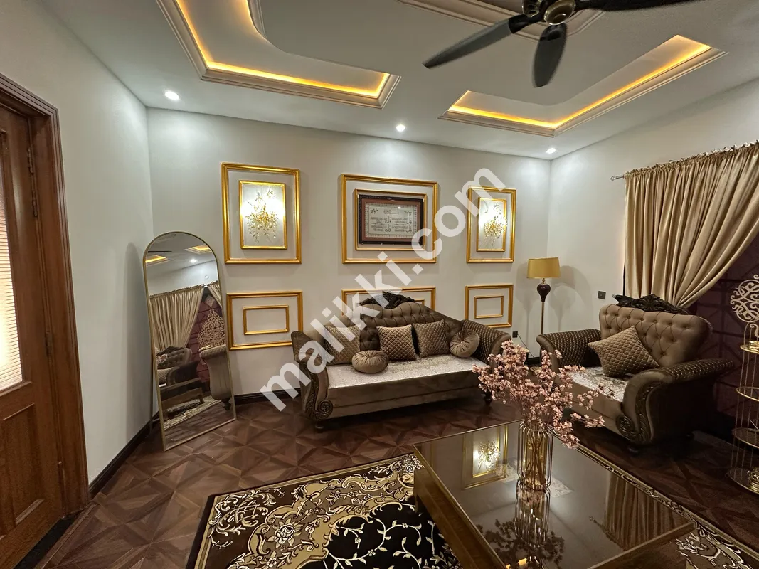 Gulberg Resedencia   Block I  10 Marla corner   Designer house Available For Sale