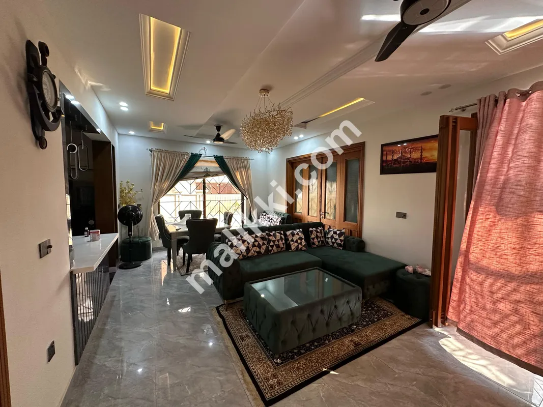 Gulberg Resedencia   Block I  10 Marla corner   Designer house Available For Sale