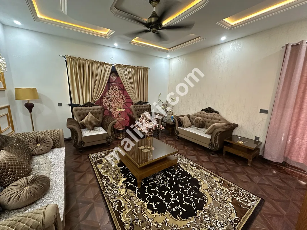 Gulberg Resedencia   Block I  10 Marla corner   Designer house Available For Sale