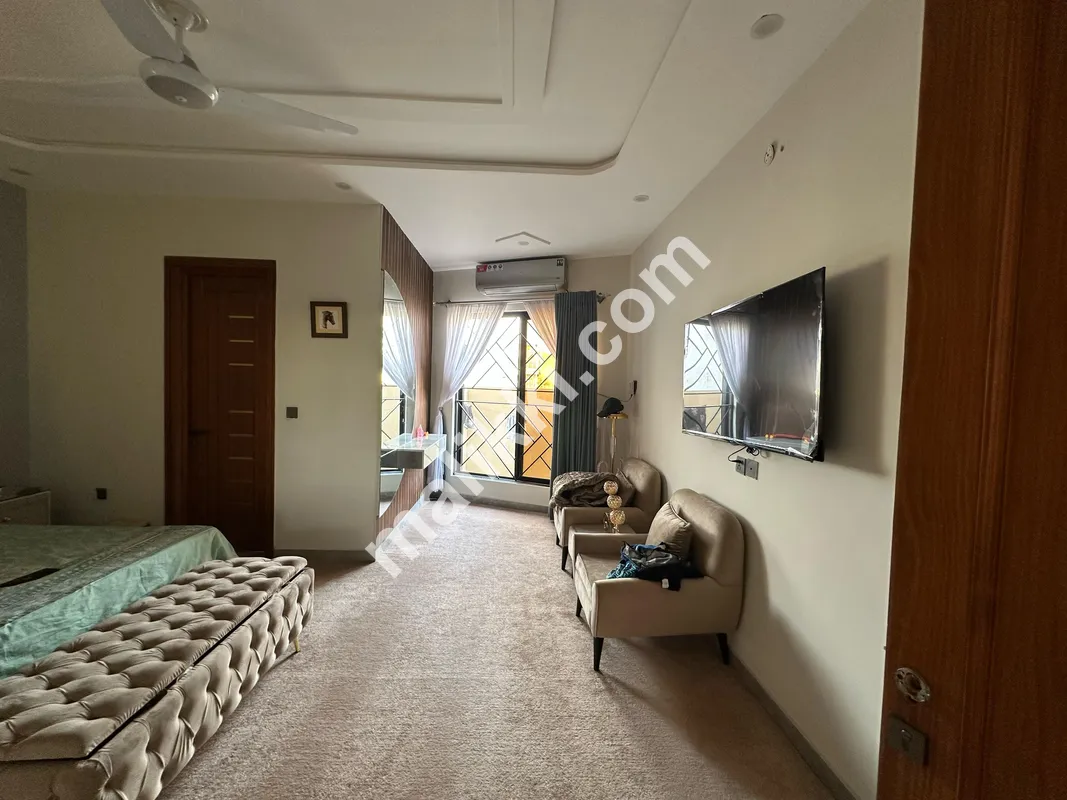 Gulberg Resedencia   Block I  10 Marla corner   Designer house Available For Sale