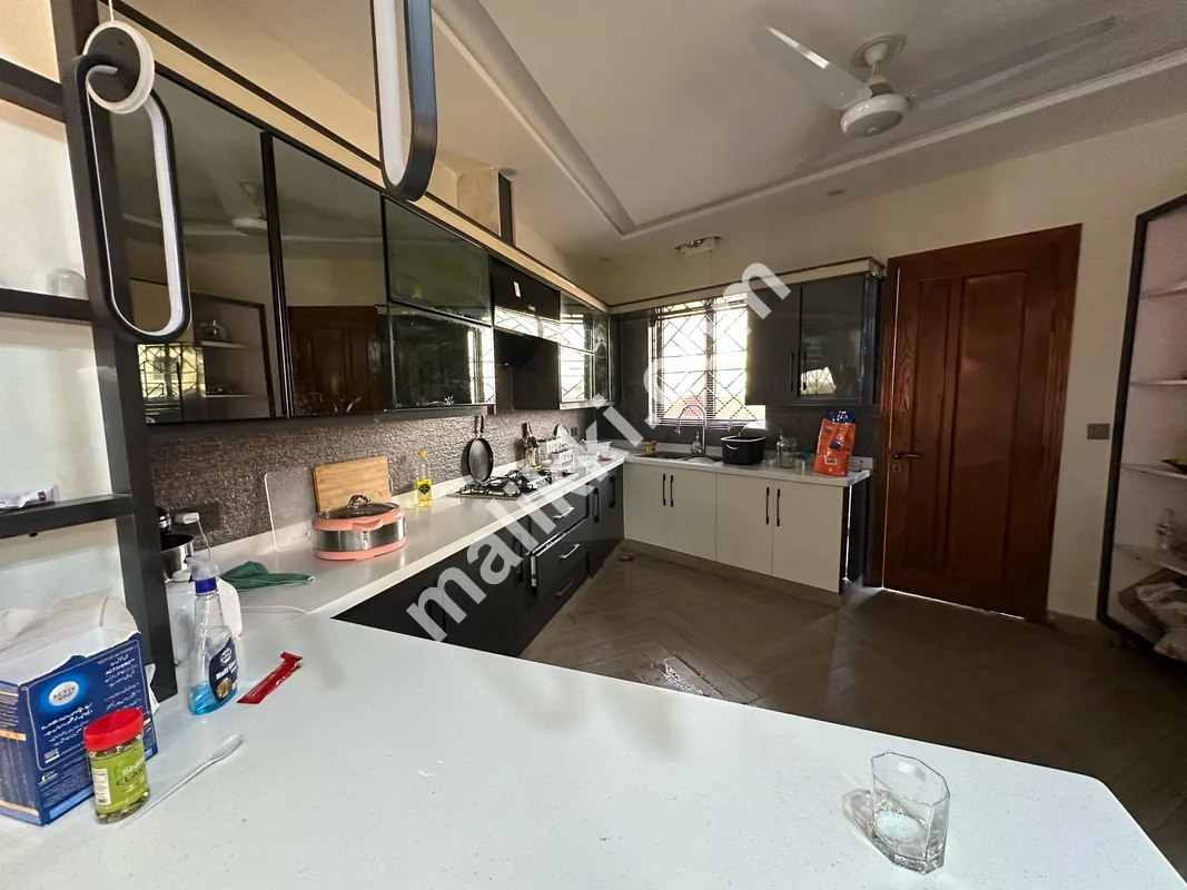 Gulberg Resedencia   Block I  10 Marla corner   Designer house Available For Sale