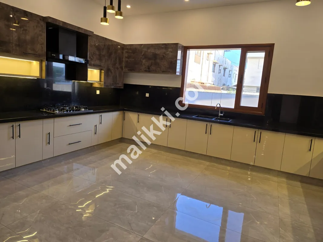 1000 گز کا بالکل نیا بنگلہ برائے فروخت 