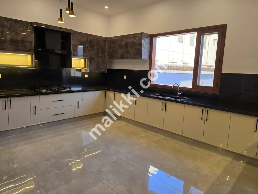 1000 گز کا بالکل نیا بنگلہ برائے فروخت 