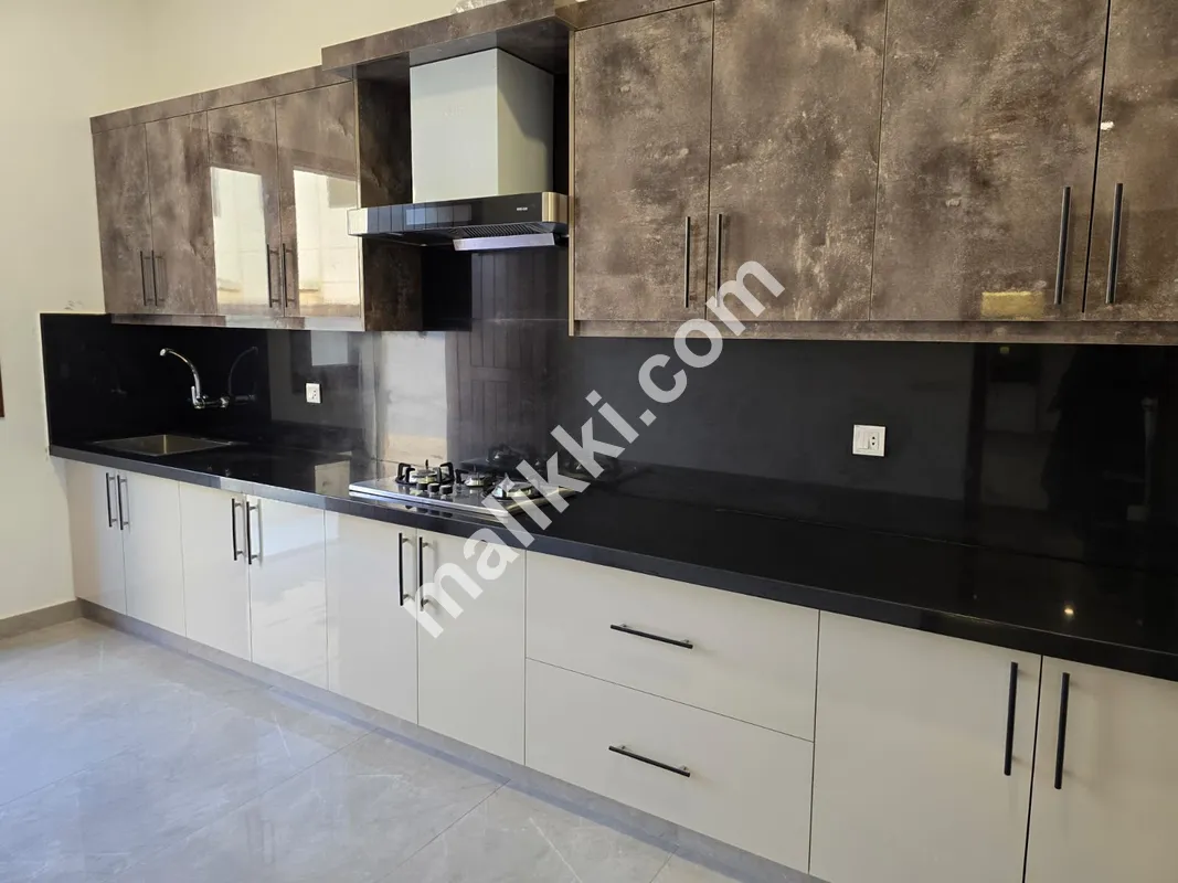 1000 گز کا بالکل نیا بنگلہ برائے فروخت 