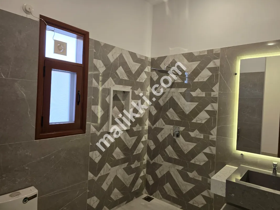 1000 گز کا بالکل نیا بنگلہ برائے فروخت 