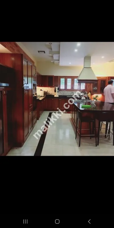 1000 مربع گز کے مالک کا بنایا ہوا مکان برائے فروخت ڈی ایچ اے فیز 6، کراچی