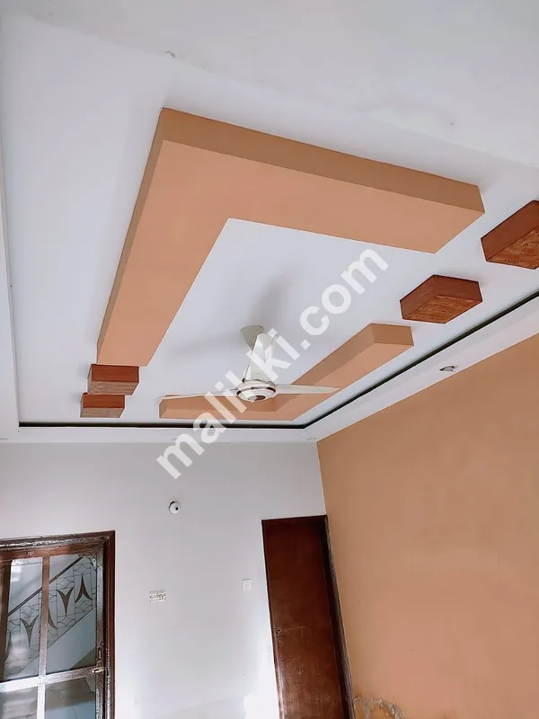 ماڈل کالونی میں فوری مکان برائے فروخت