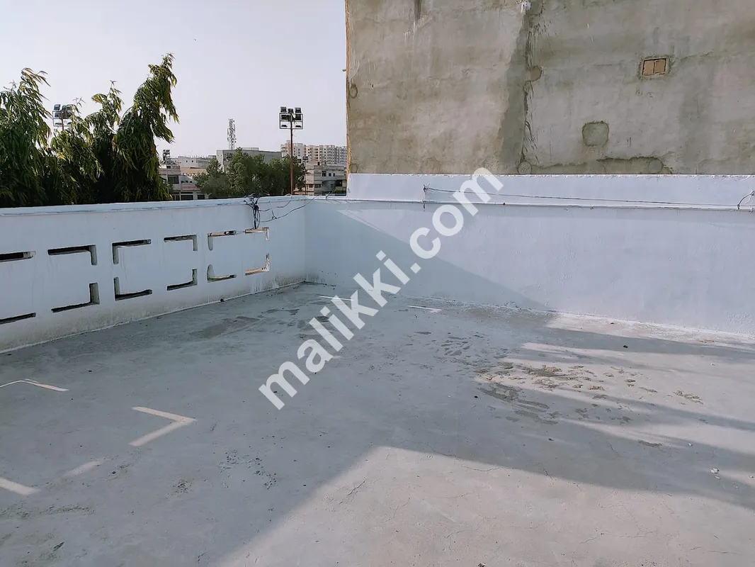 ماڈل کالونی میں فوری مکان برائے فروخت