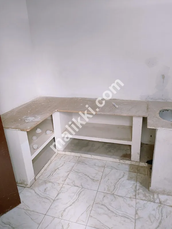 ماڈل کالونی میں فوری مکان برائے فروخت