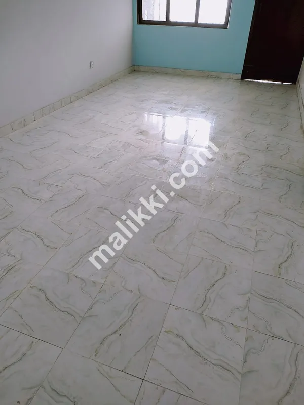 ماڈل کالونی میں فوری مکان برائے فروخت