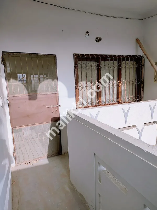 ماڈل کالونی میں فوری مکان برائے فروخت