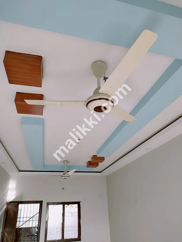 ماڈل کالونی میں فوری مکان برائے فروخت