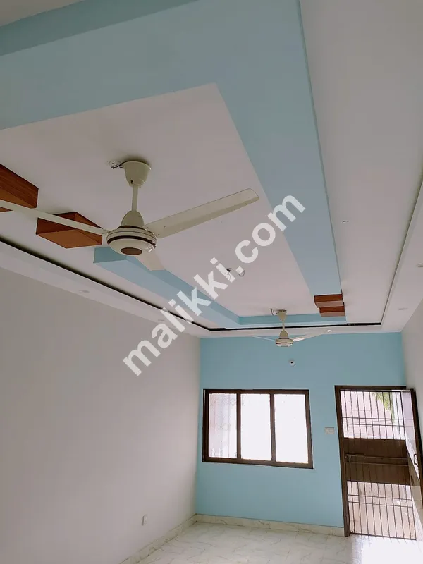 ماڈل کالونی میں فوری مکان برائے فروخت