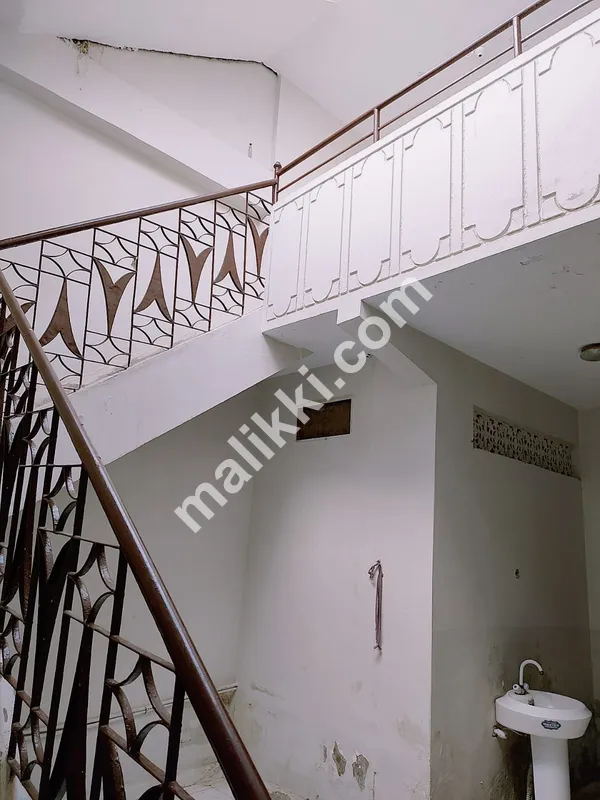 ماڈل کالونی میں فوری مکان برائے فروخت