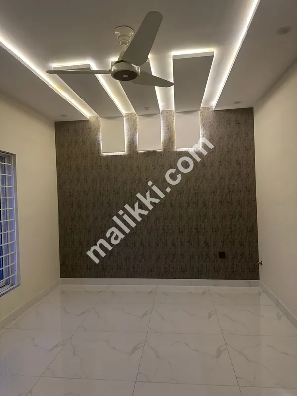     Bahria Town Phase 8    Sector M 5 Marla   Brand New House Available  For Sale