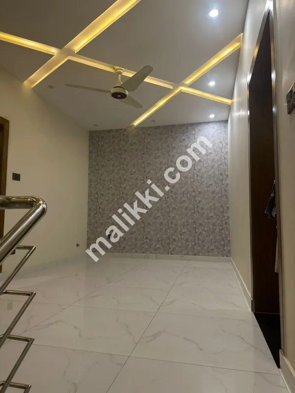     Bahria Town Phase 8    Sector M 5 Marla   Brand New House Available  For Sale