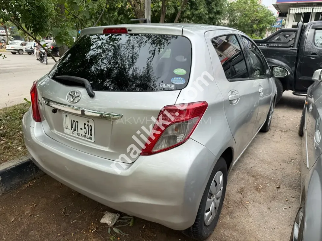Toyota Vitz F 1.0 2013