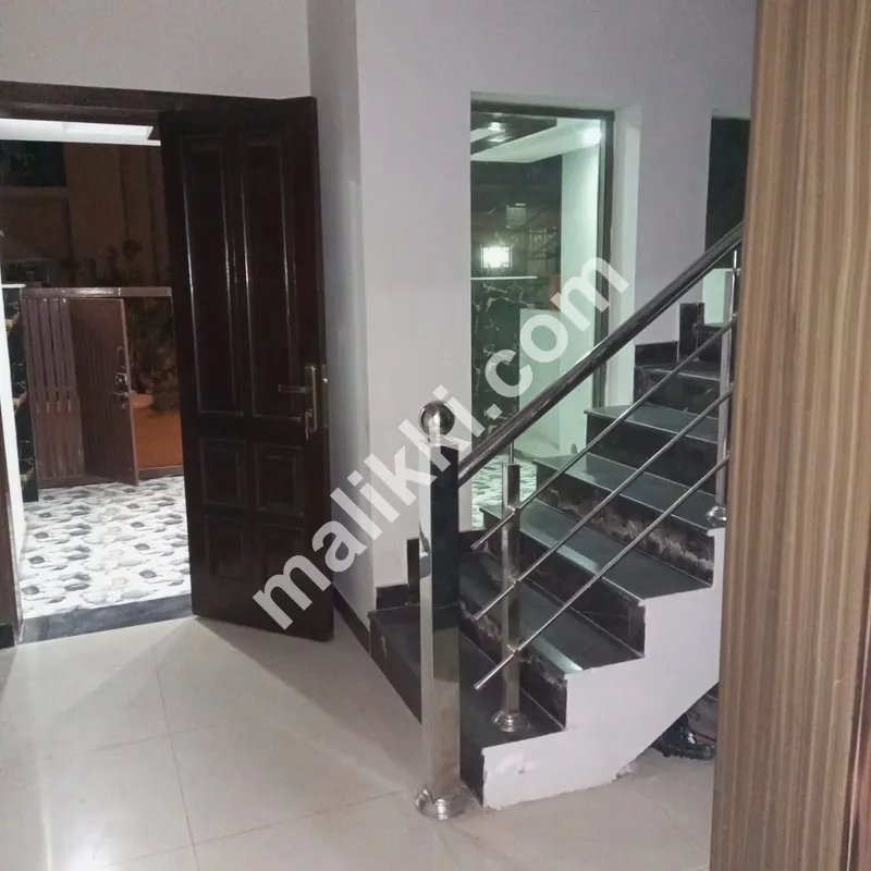 5 بیڈ روم ڈبل سٹوری مکان برائے فروخت 