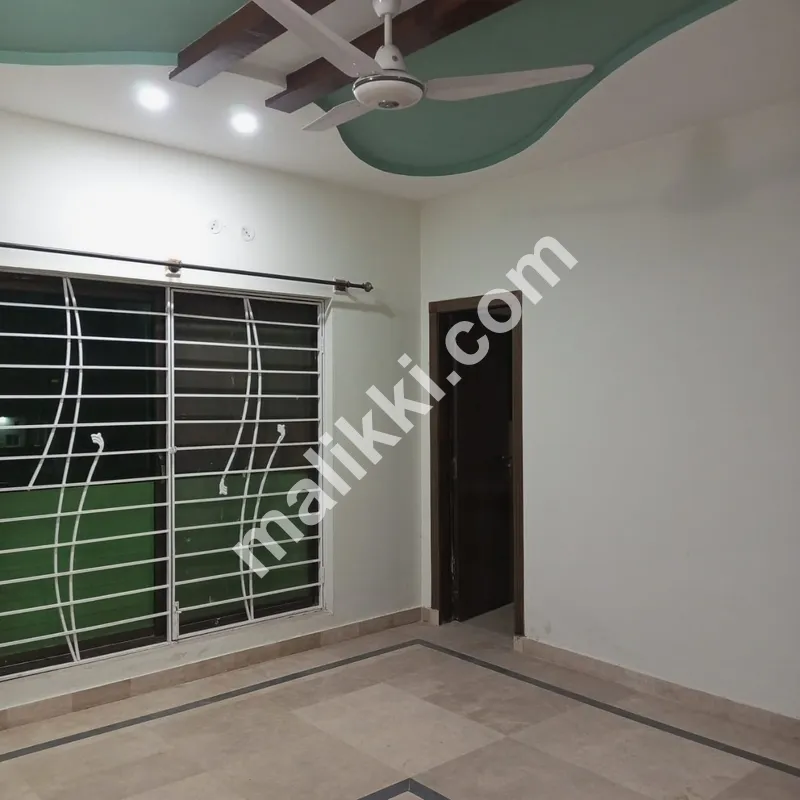 5 بیڈ روم ڈبل سٹوری مکان برائے فروخت 