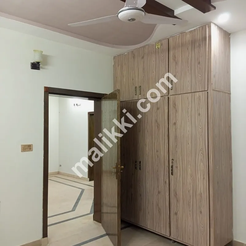 5 بیڈ روم ڈبل سٹوری مکان برائے فروخت 